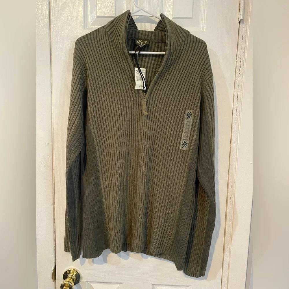 NWT Knit material zip up pullover